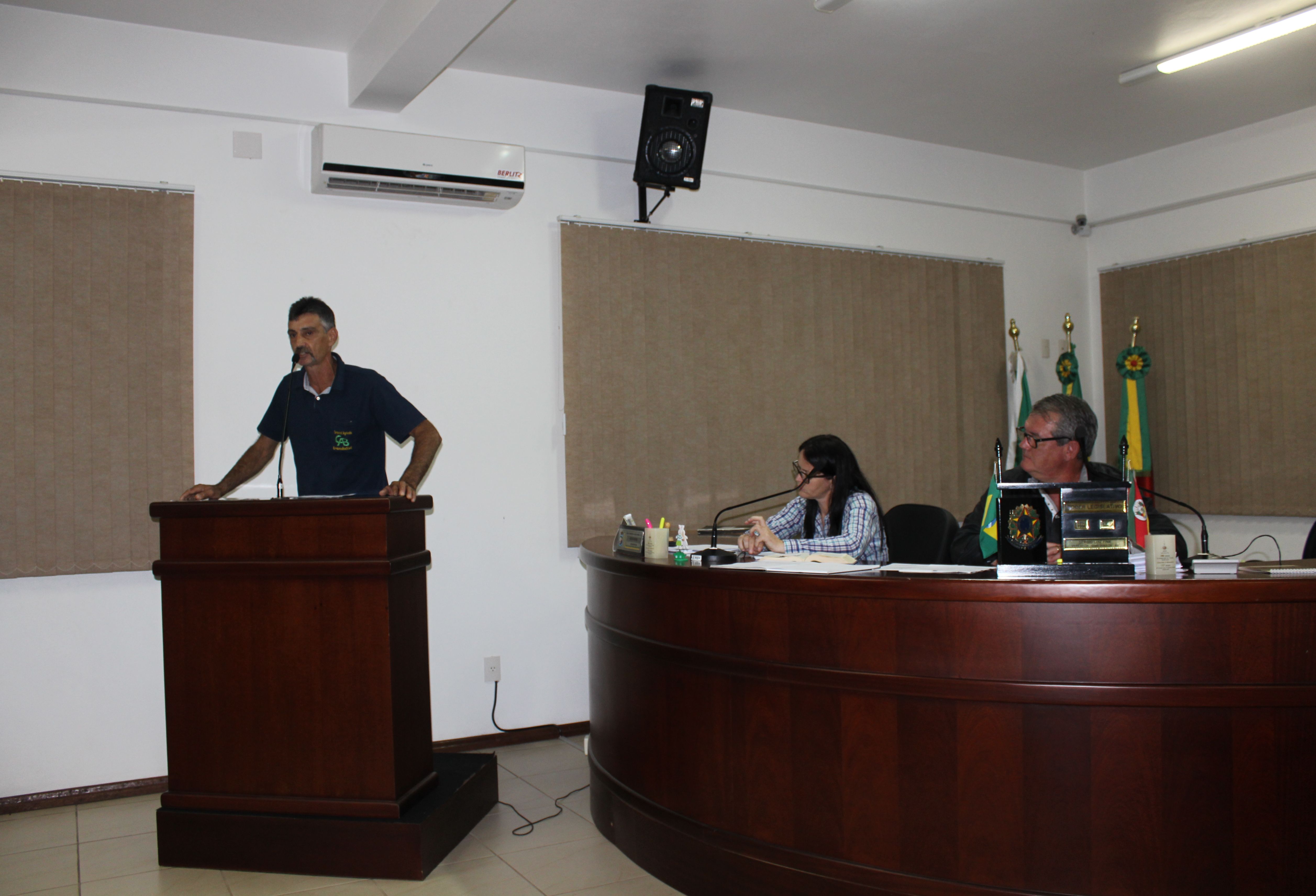 APÓS SAÍDA DO VEREADOR LÉO BÜTTENBENDER, 1º. SUPLENTE PELO PARTIDO DOS TRABALHADORES (PT) RENUNCIA AO CARGO DE VEREADOR DA CÂMARA MUNICIPAL