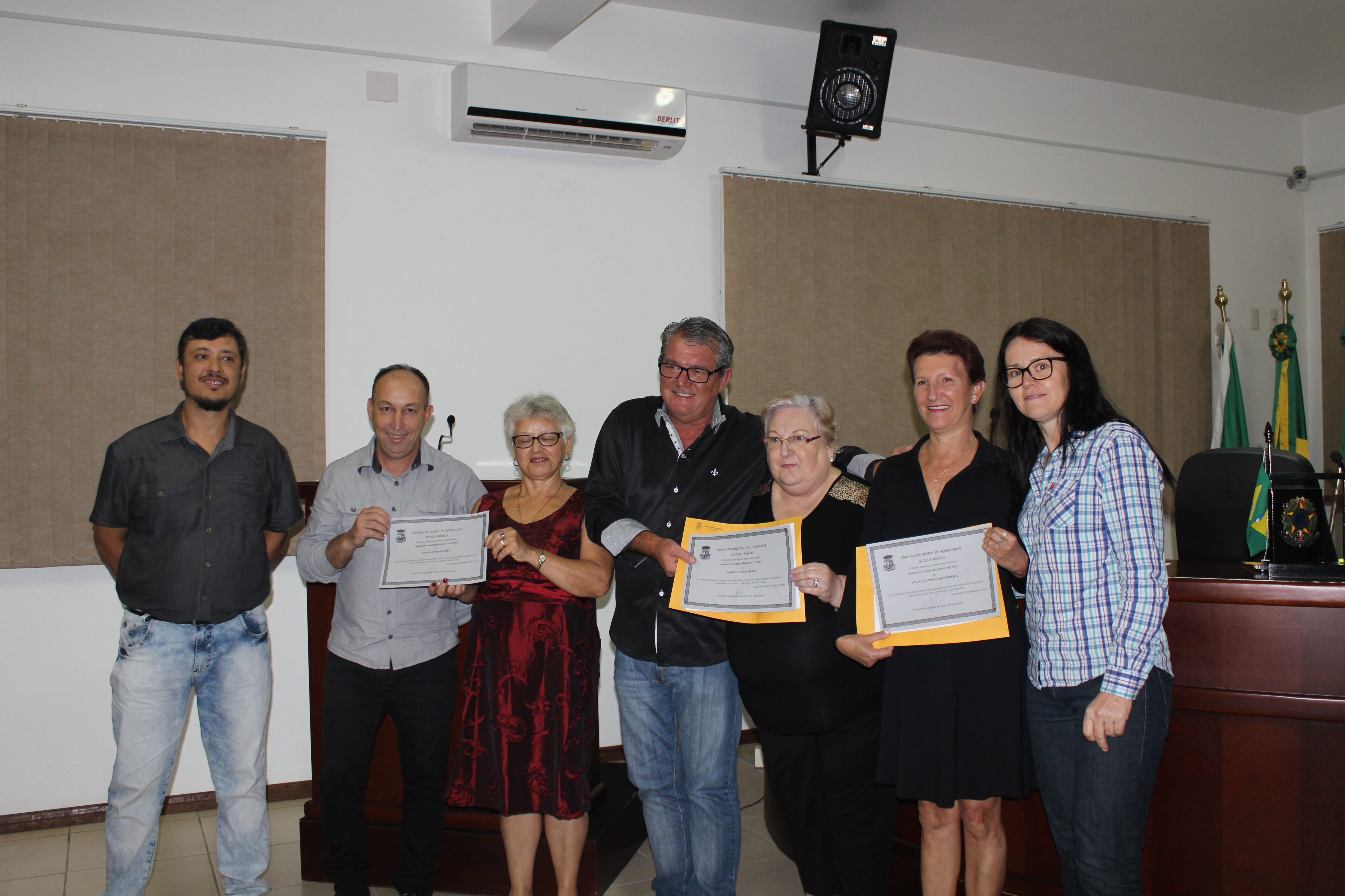 ENTREGA DE MOÇÃO DE CONGRATULAÇÕES NA CÂMARA MUNICIPAL DE VEREADORES